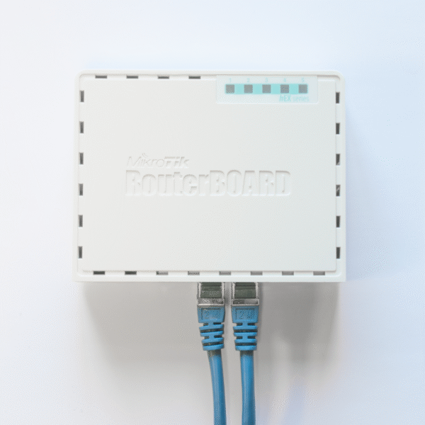 Mikrotik hEX RB750Gr3 - Router Gigabit Ethernet compacto sin Wi‑Fi - Imagen 3