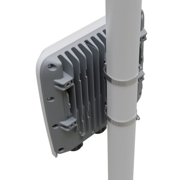 MikroTik RB5009UPr+S+OUT - Router exterior 7x RJ45 1000Mb/s PoE, 1x RJ45 2.5Gb/s PoE, 1x SFP+, 1x USB 3.0, IP66 - Imagen 7